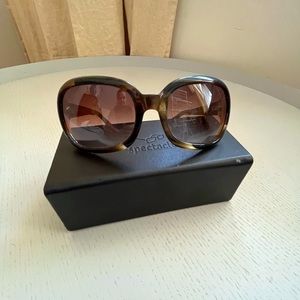 Stunning oversized sunglasses by Paul Smith. Tortoiseshell in very good cond.!